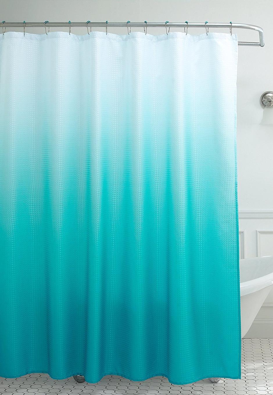 бирюзовые шторы Омбре в ванной